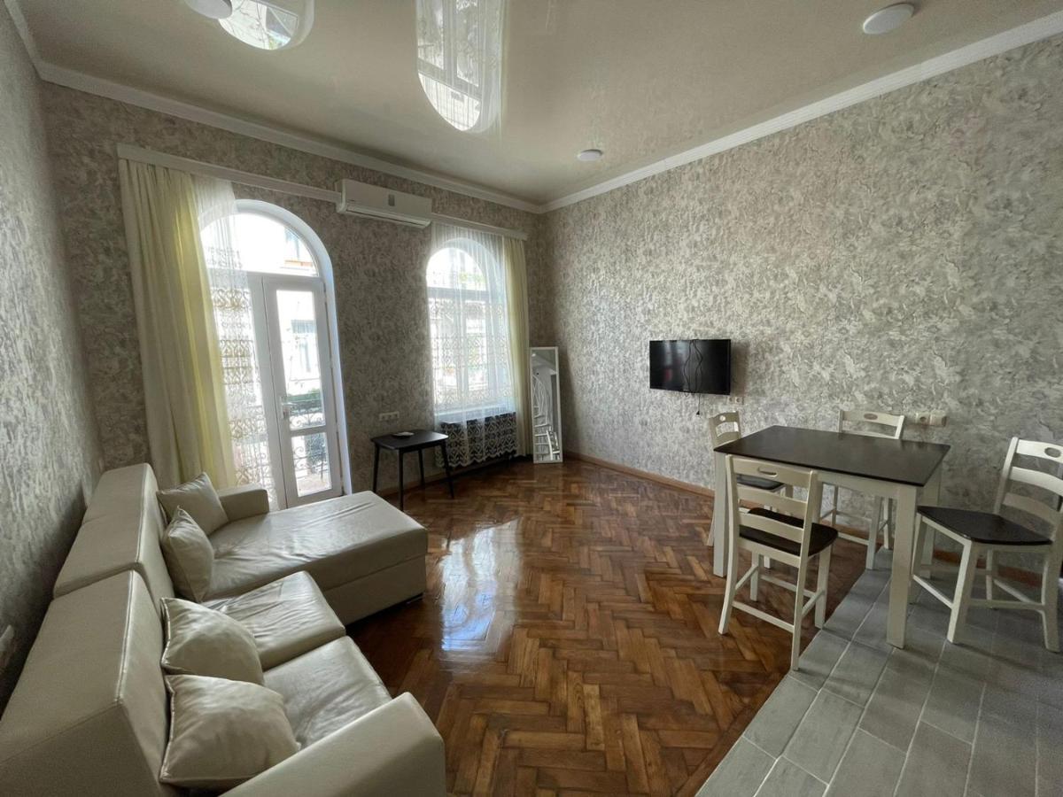 Центр Города Батуми Apartment Rustaveli 13 Exterior photo