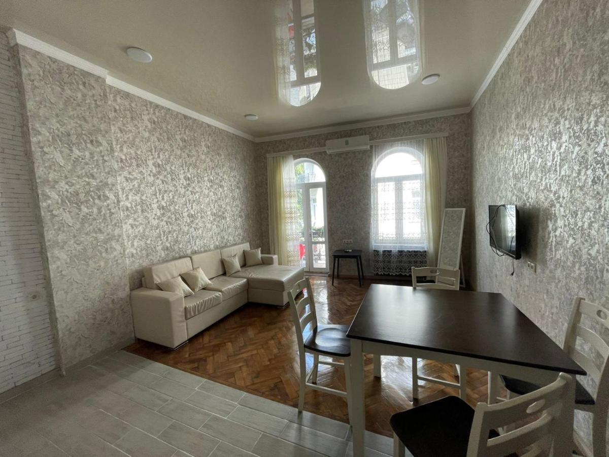 Центр Города Батуми Apartment Rustaveli 13 Exterior photo